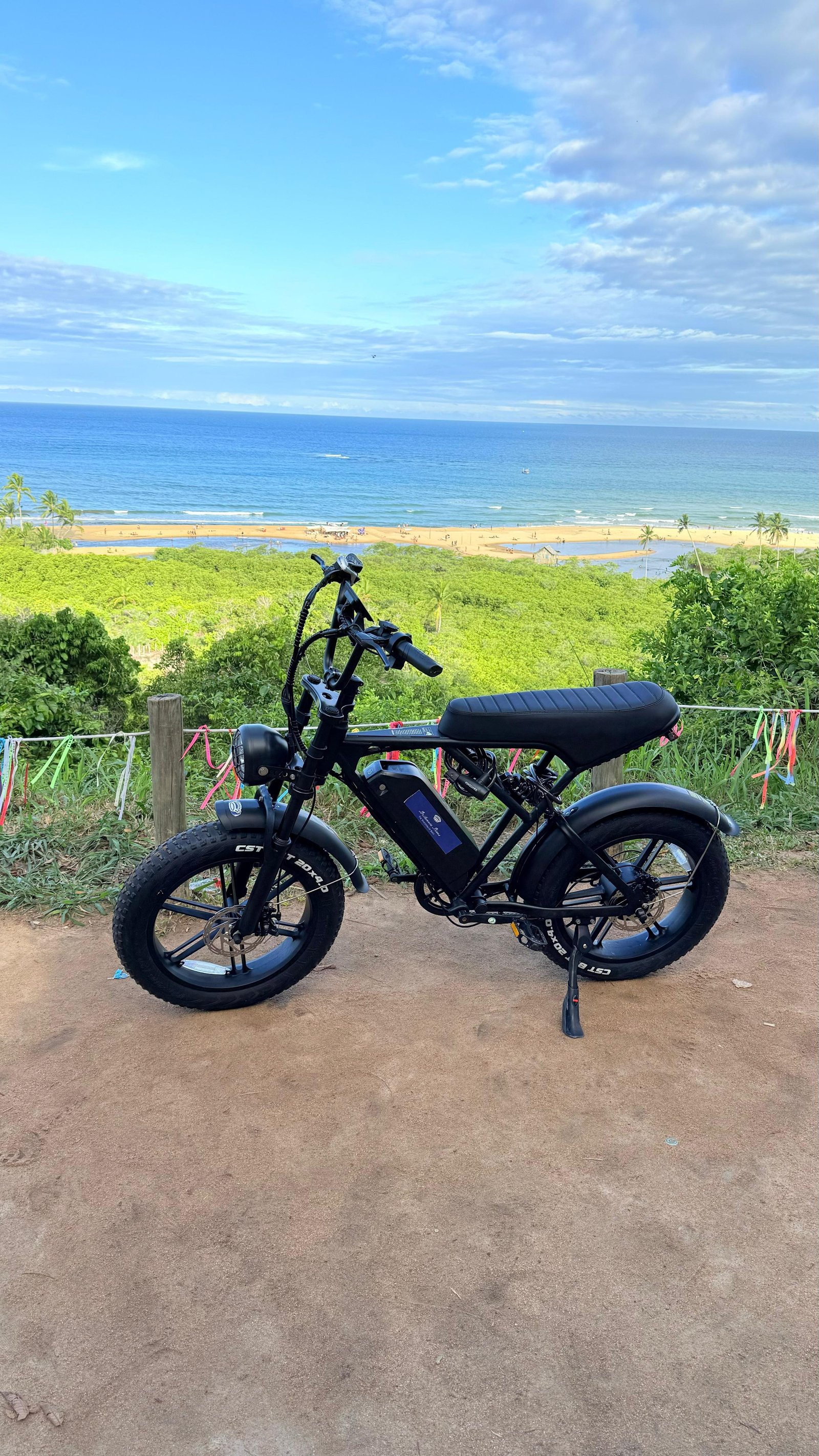 Bike na praia de manhã